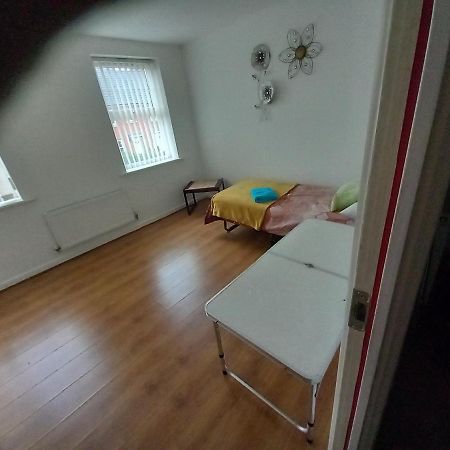 Private Rooms, 2 Showers In 3 Storey Hse, 25 Minutes Walk From Leicester City Centre Екстериор снимка