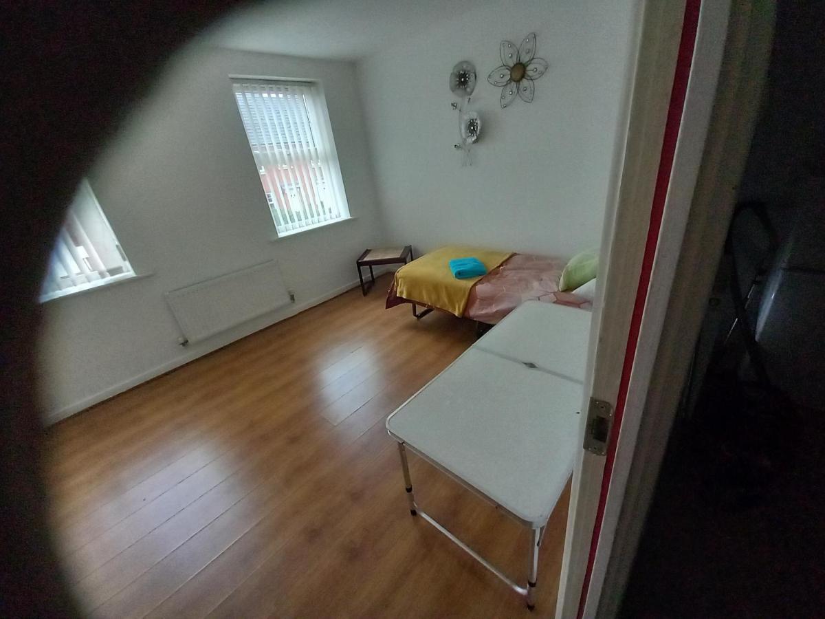 Private Rooms, 2 Showers In 3 Storey Hse, 25 Minutes Walk From Leicester City Centre Екстериор снимка